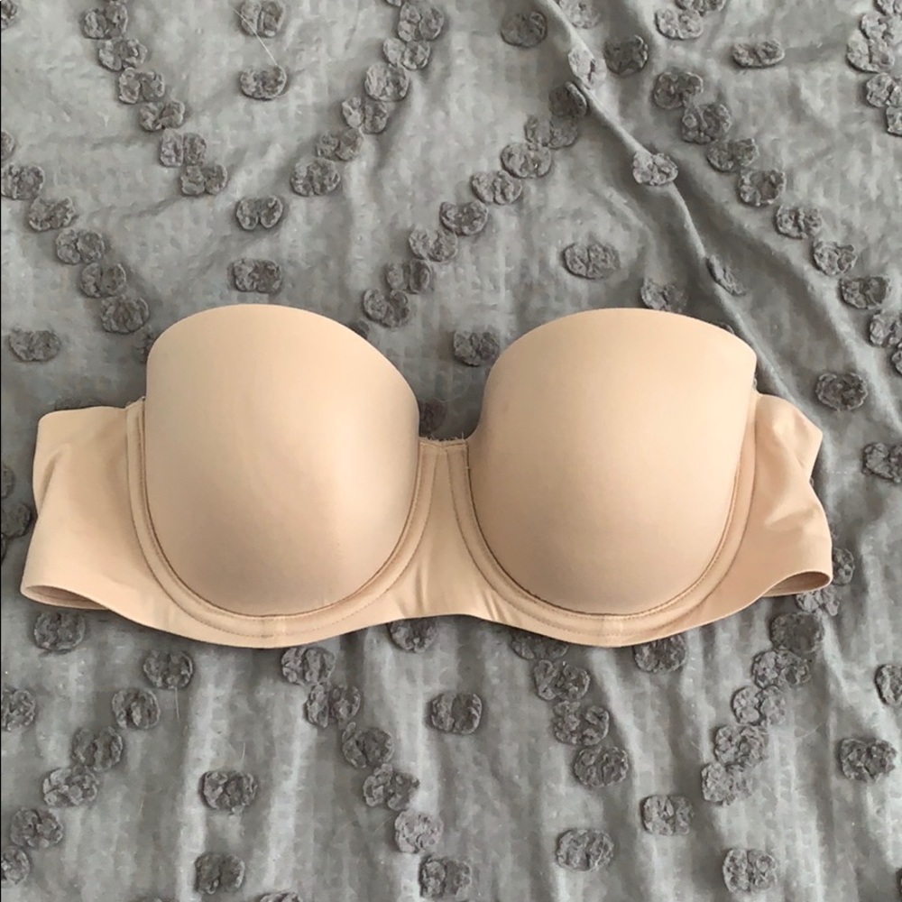 Strapless bra (straps not included)